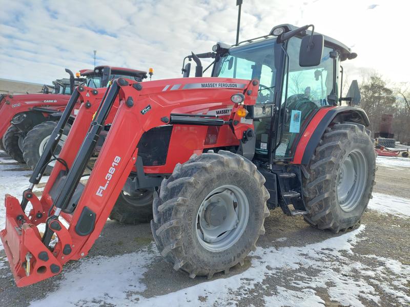 Tractors  Massey Ferguson MF5711 Global Tractor Photo